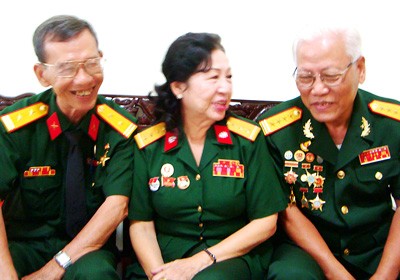 ประธานรัฐสภาเวียดนามให้การต้อนรับคณะผู้แทนคณะกรรมการประสานงานกรมทหารนครหลวงฮานอย - ảnh 1